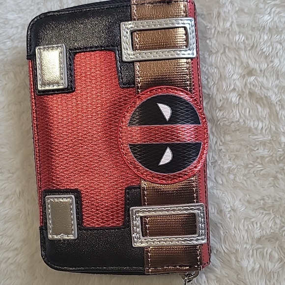 NWT- Loungefly Marvel Deadpool Wallet. - Picture 5 of 8